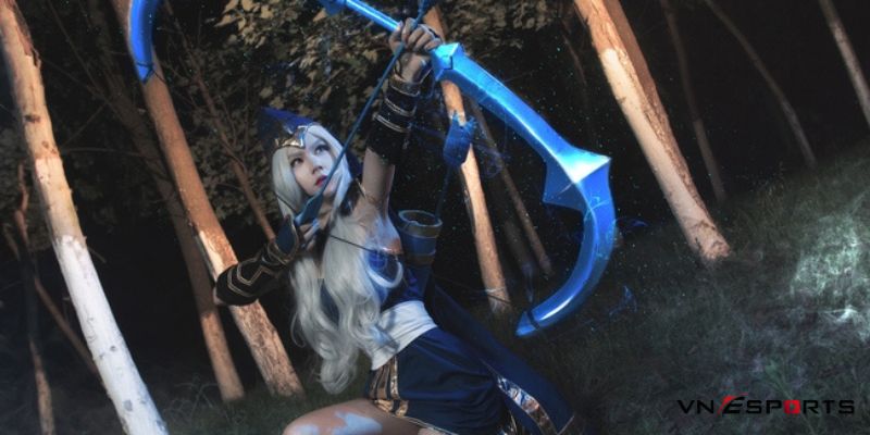 Cosplay nữ cung thủ Ashe xinh đẹo