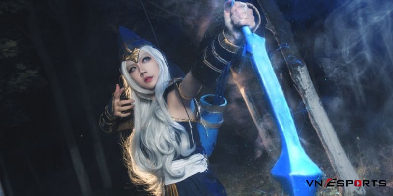 Cosplay Ashe nữ tướng xinh đẹp