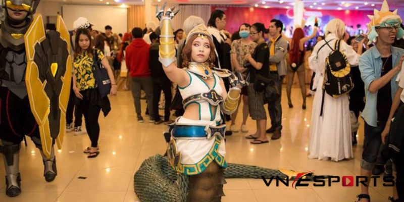 cosplay Cassiopeia tại sự kiện cosplay