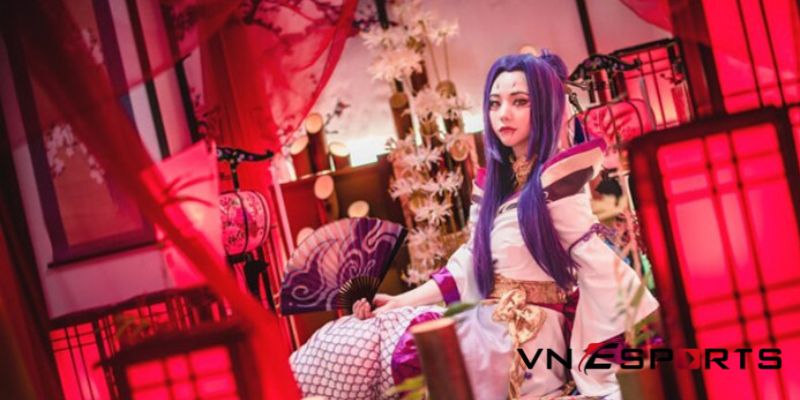 cosplay Cassiopeia với bối cảnh ma mị