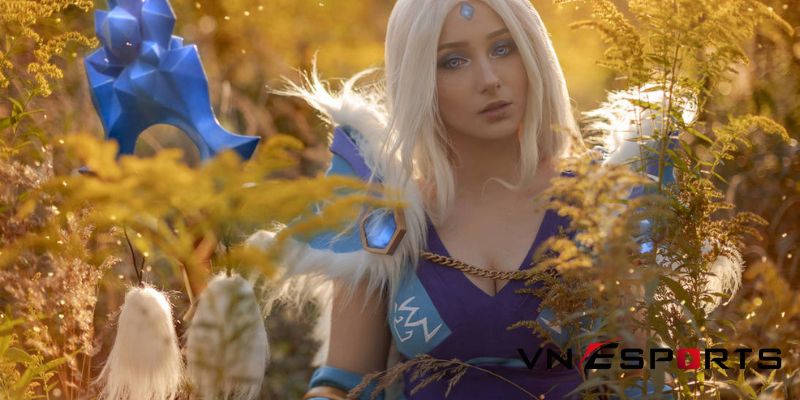 cosplay Crystal Maiden phong cách nữ hoàng băng giá (5)