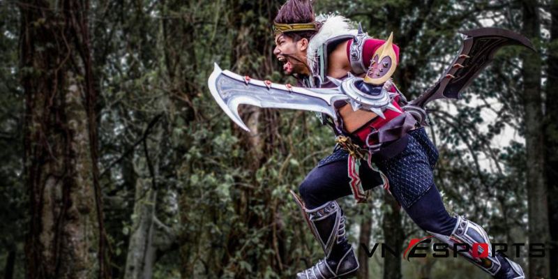 Cosplay Draven đao phủ kiêu hùng (3)