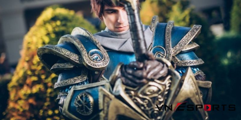 cosplay Garen trong bộ giáp xanh chất ngất