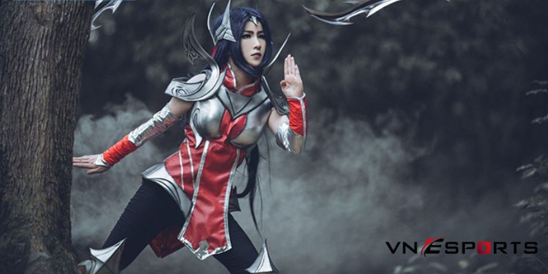 Cosplay Irelia với làn khói mờ ảo