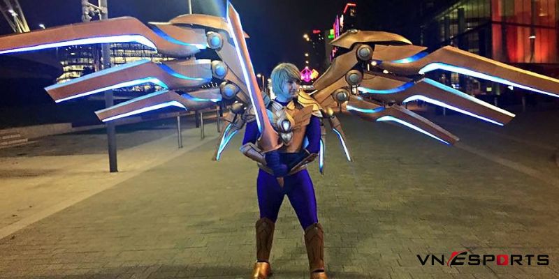 cosplay kayle lmht cầm kiếm 