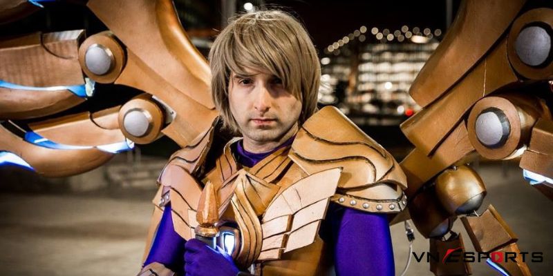 cosplay kayle với mái tóc dài