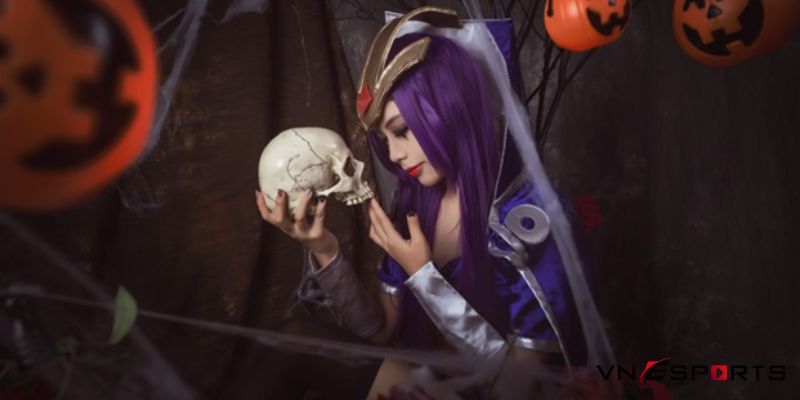 cosplay Leblanc với đầu lâu trên tay