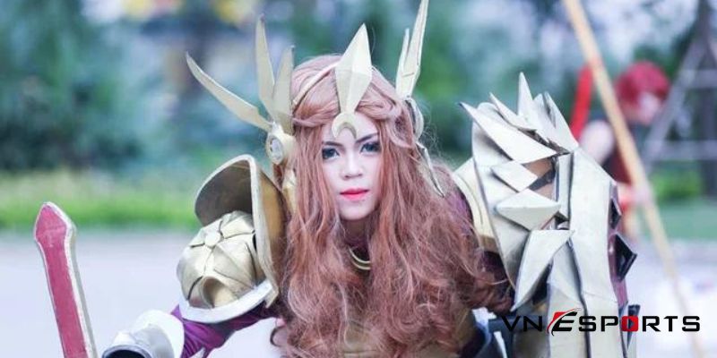 tạo dáng chụp ảnh khi cosplay Leona