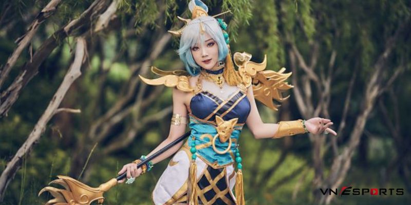 Vẻ đẹp tha thướt khi cosplay Lux tân niên