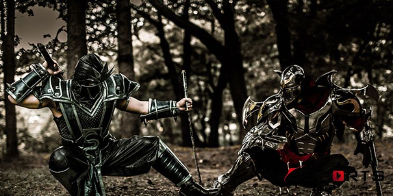 Cosplay Shen tạo thế chiến đấu cùng với Zed