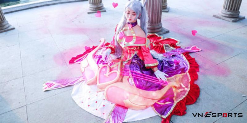 Cosplay Sona phiên bản tiểu tình nhân 