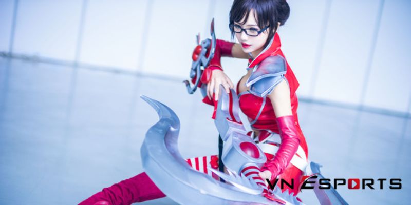 Nữ thần vaynelentine cosplay cùng chiếc tình yêu