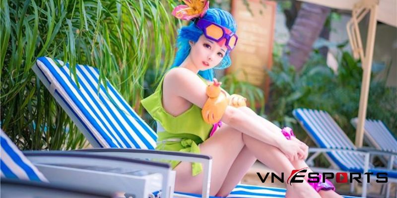 cosplay zoe tiệc bể bơi (1)