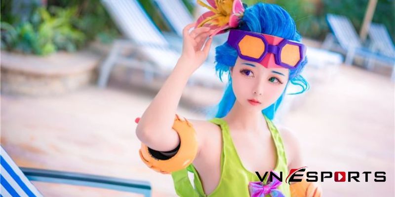 cosplay zoe tiệc bể bơi (2)