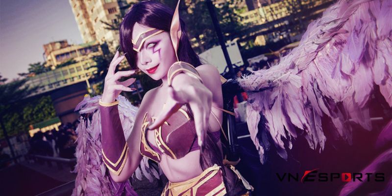 cosplay Morgana có đôi mắt toàn lòng trắng