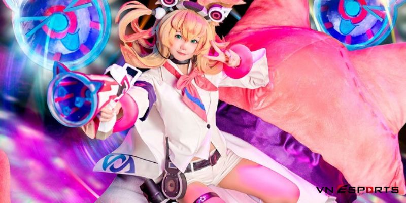 Màn cosplay Aya đầu tư bài bản từ Neneko