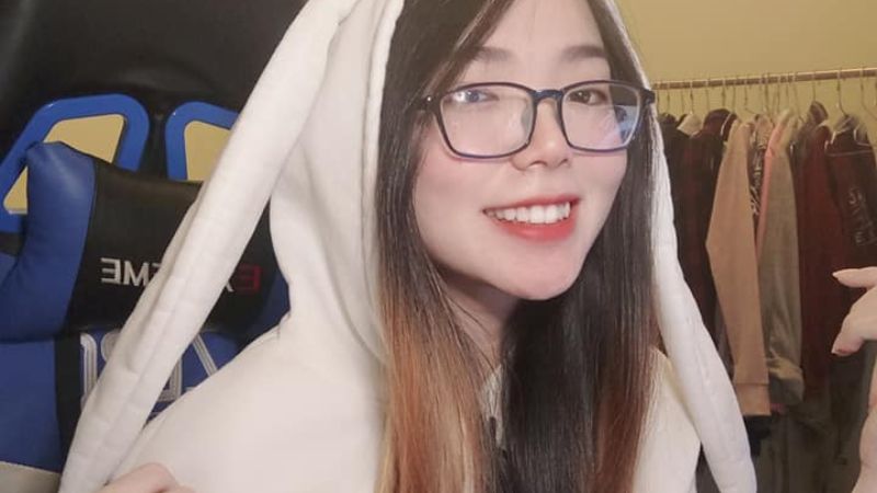 Nét đẹp tươi tắn của nữ streamer Remind