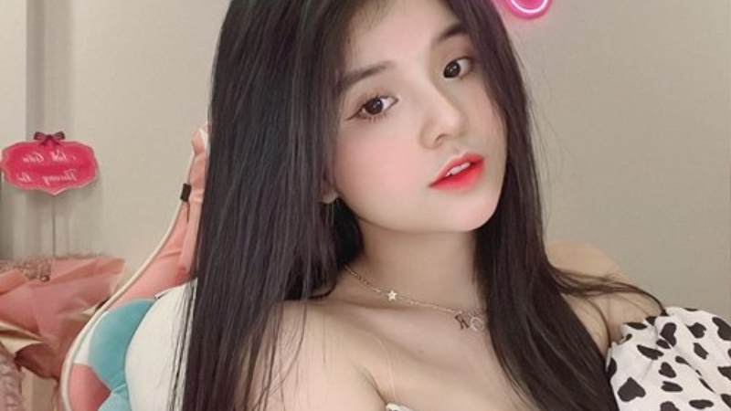 tiểu sử streamer Em bé