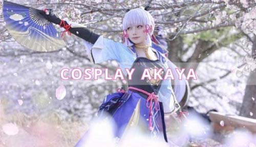 Cosplay Ayaka từ hai nữ coser với thân hình nổi bật nhưng style đối lập